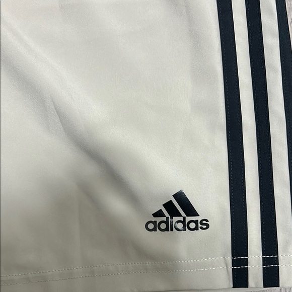 Adidas Classic White Shorts with Black Accents Boys - L regular fit - Picture 2 of 3